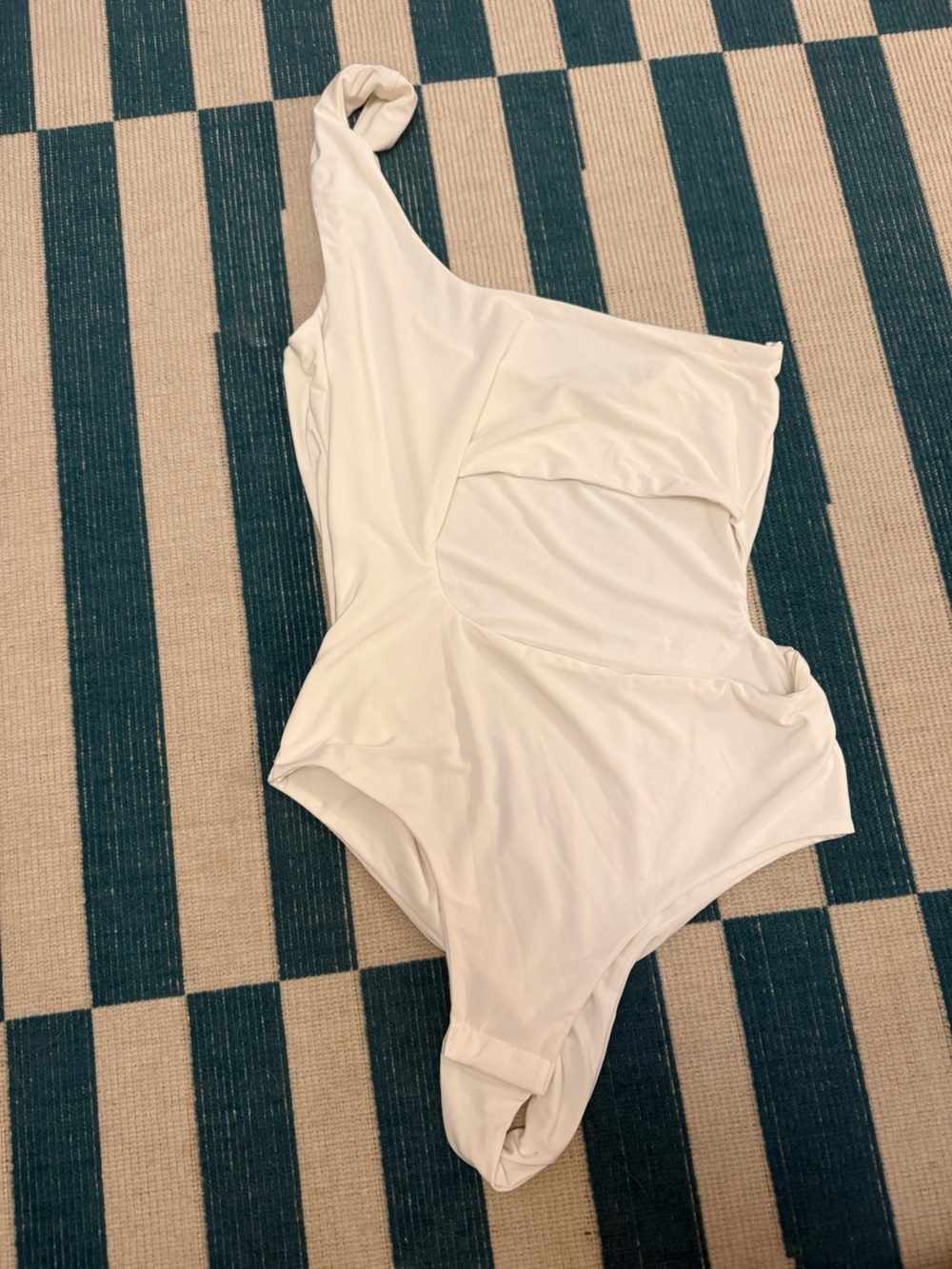 PrettyLittleThing White One-Shoulder Bodysuit